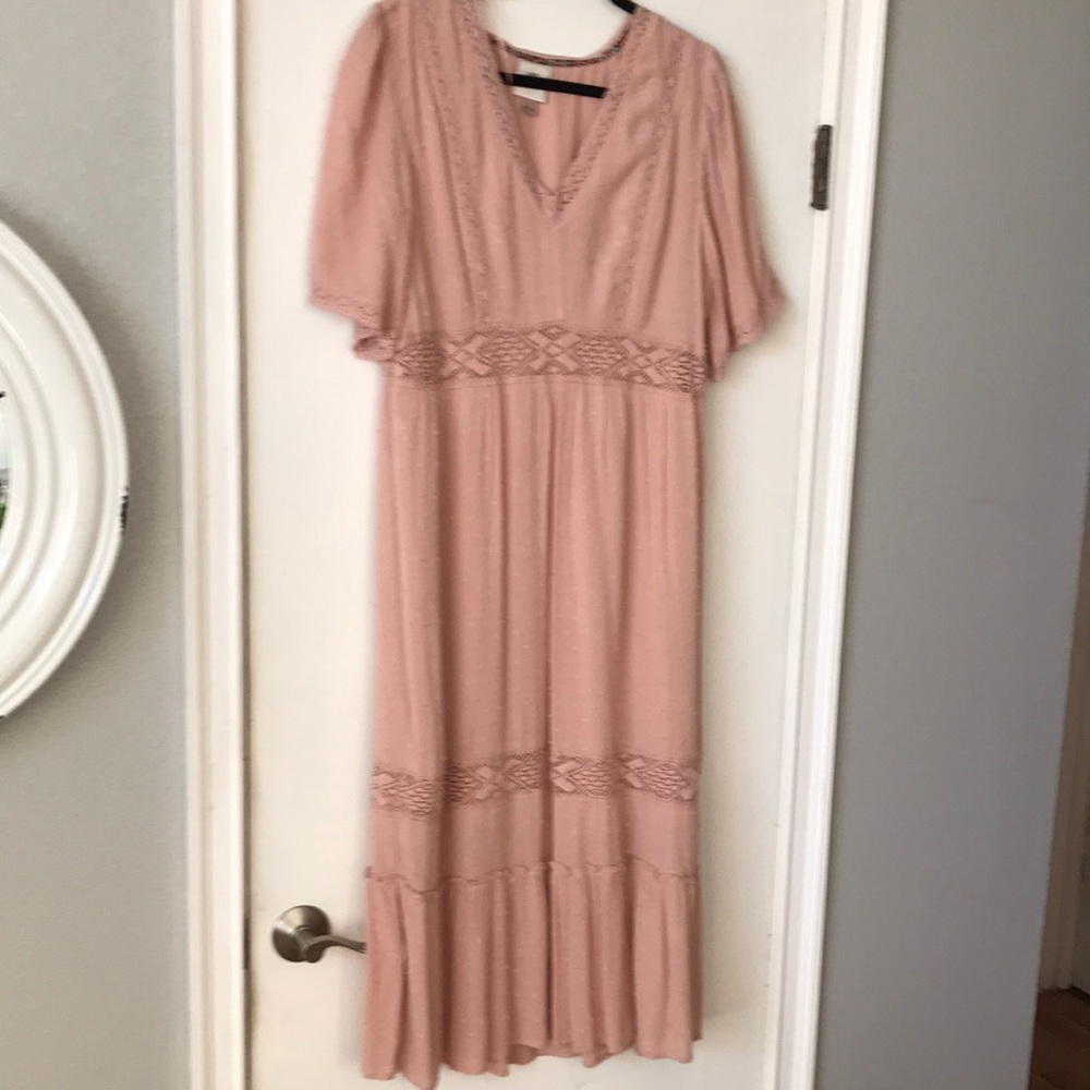 Knox and Rose size large dusty rose color dress.